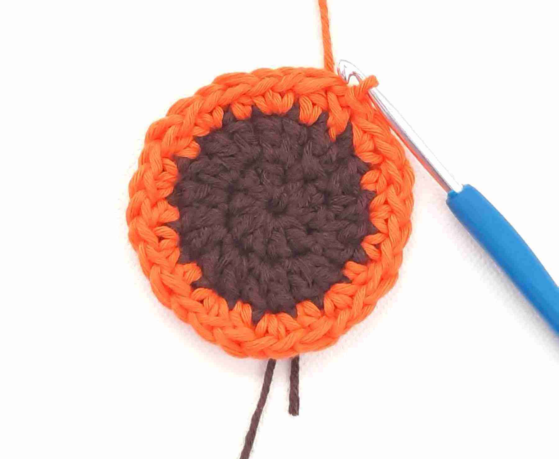 Crochet-Sunflower-Pattern-join-with-slip-stitch