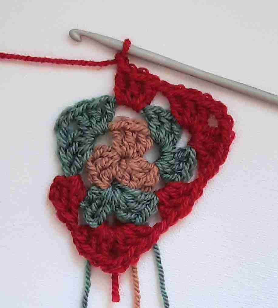 How-To-Crochet-Granny-Triangle
