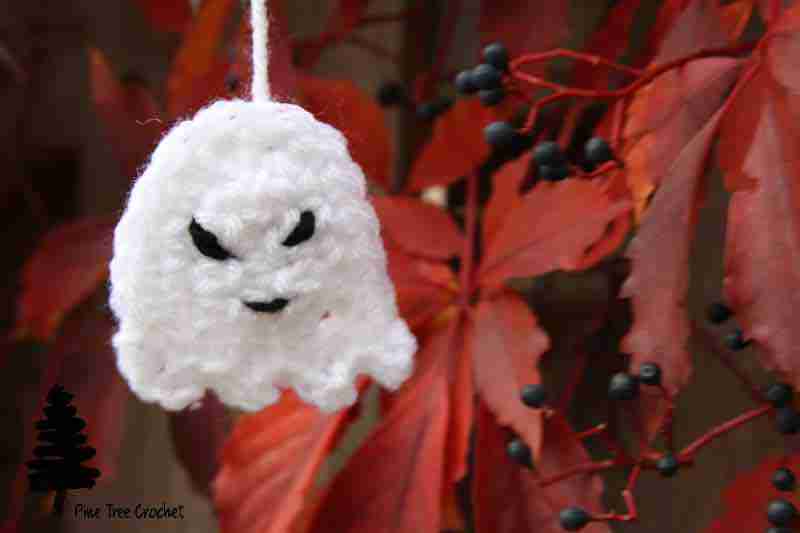 Hanging Ghost crochet pattern - Pine Tree Crochet
