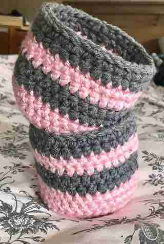 Free crochet pattern Striped Plant Cozy 