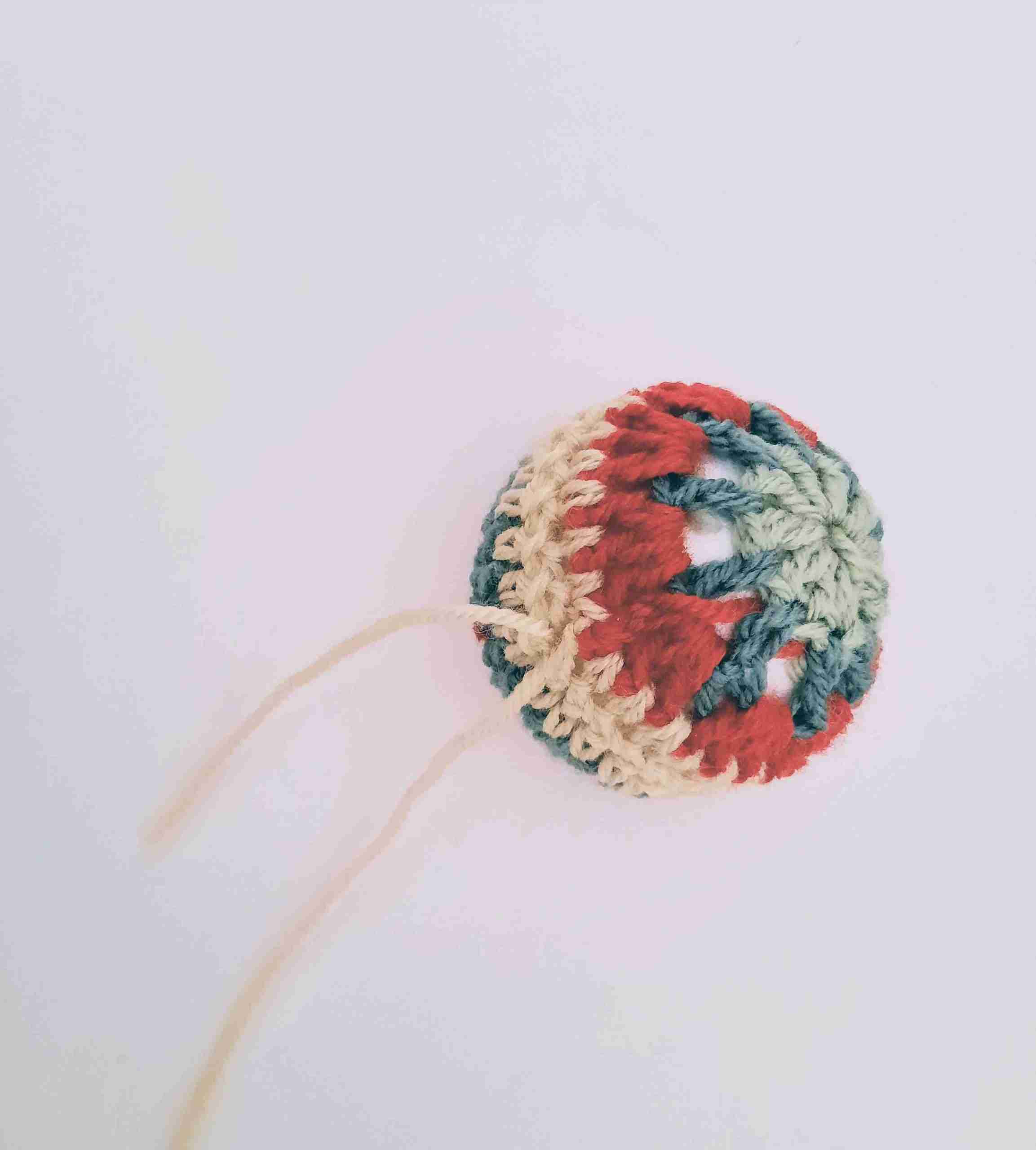 Christmas Bauble Crochet Pattern Photo Tutorial 22