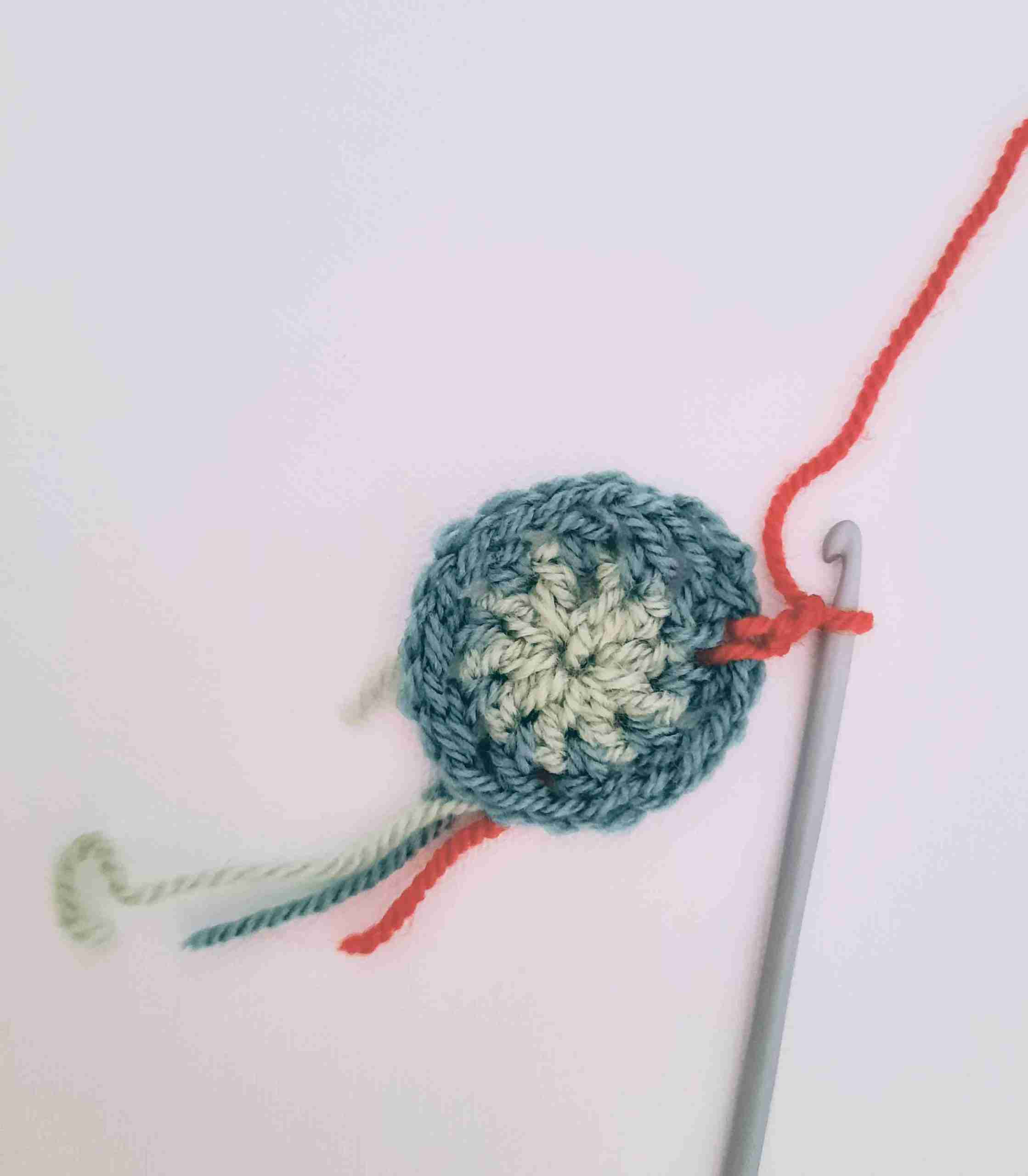 Christmas Bauble Crochet Pattern Photo Tutorial 5