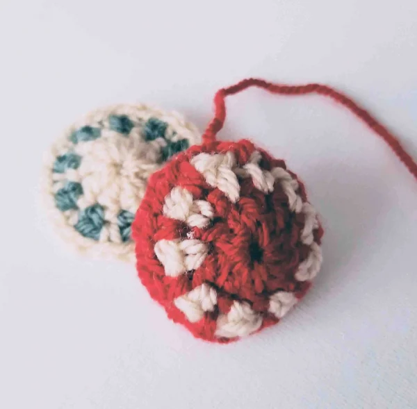 Christmas-Mini-Bauble-Crochet-Pattern