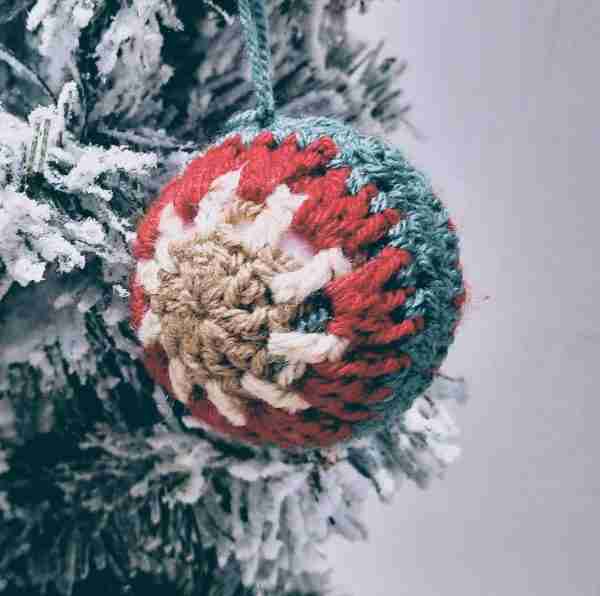 Christmas Ornament Crochet Pattern .bauble 2