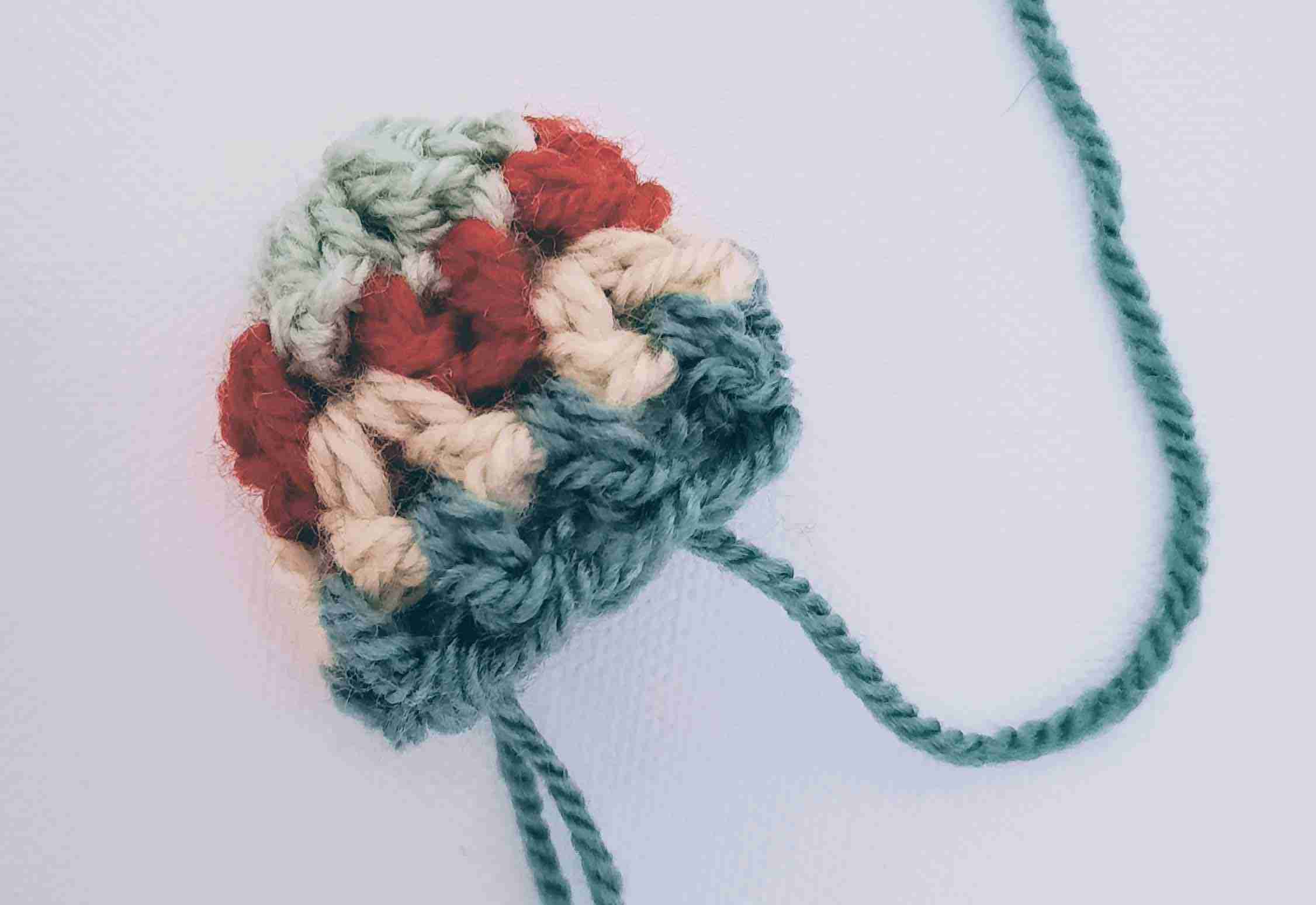free crochet Christmas bell pattern