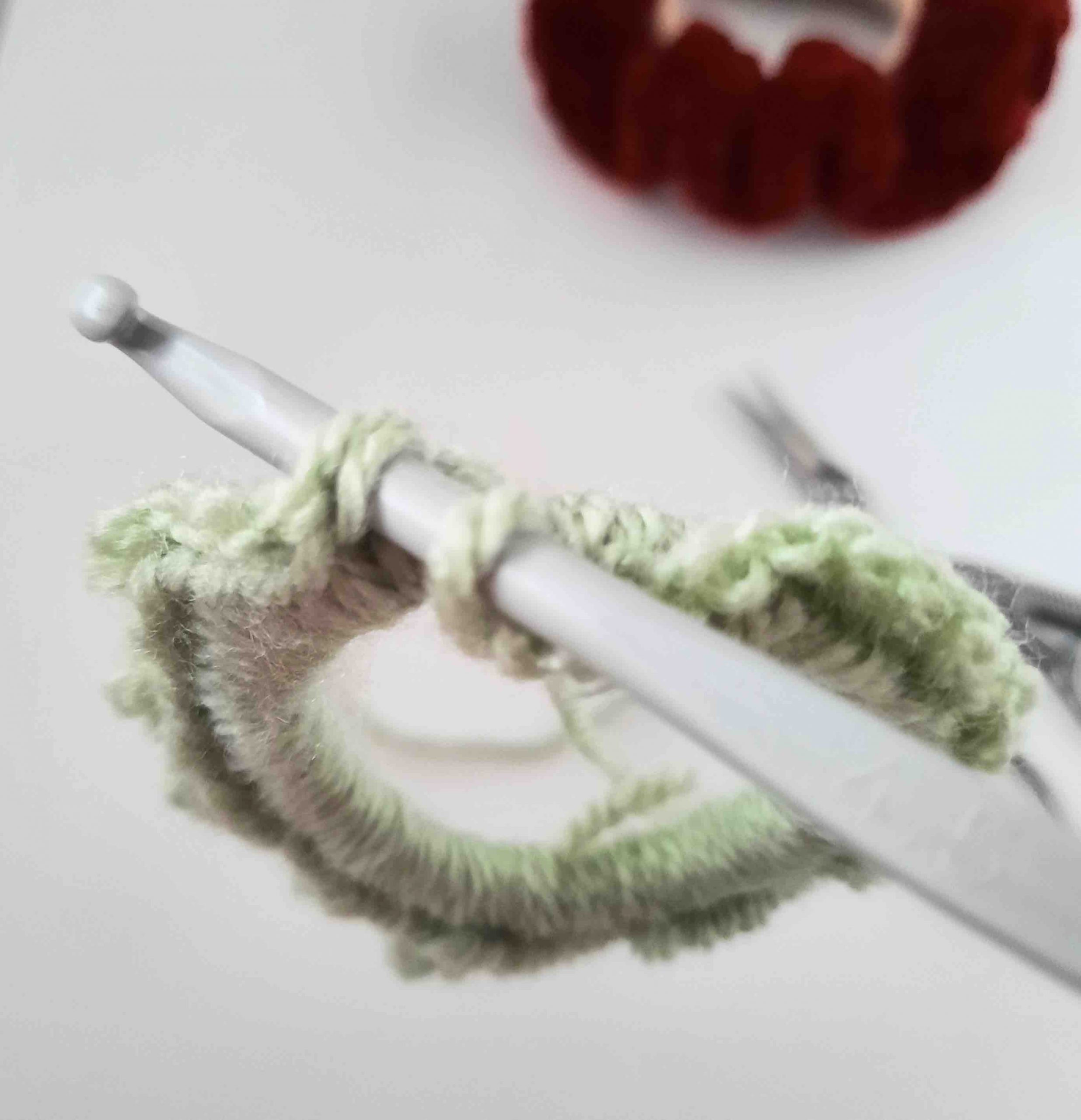 Easy velvet scrunchie crochet pattern