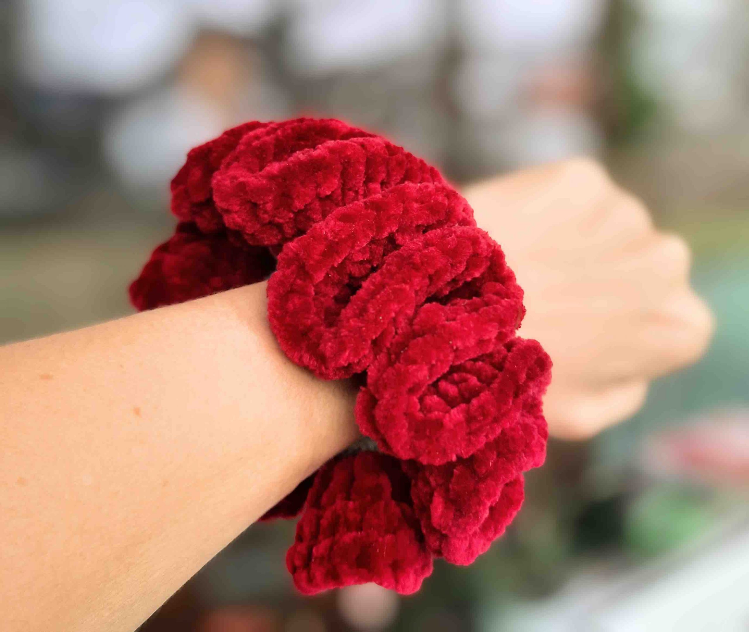 easy crochet velvet scrunchie pattern