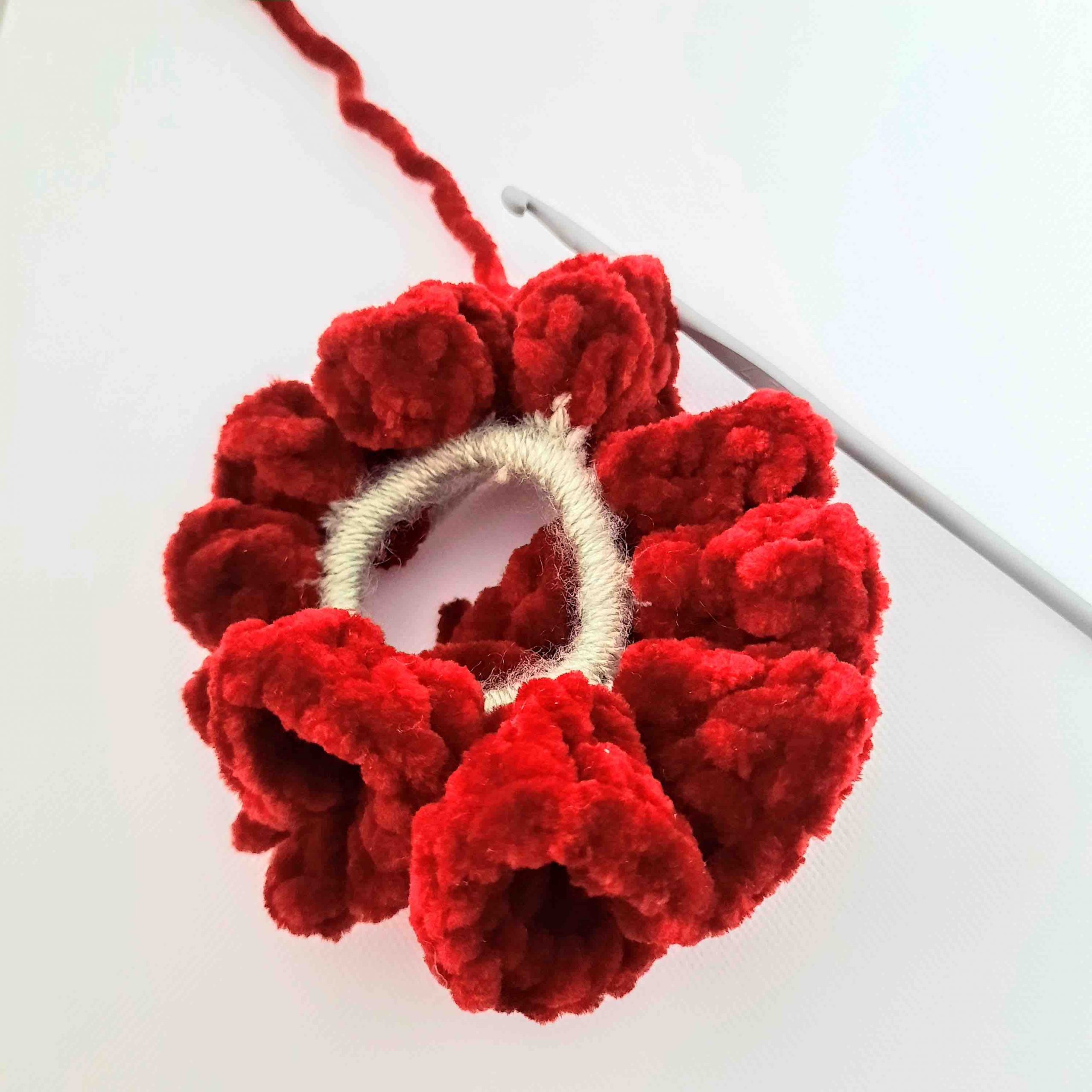 velvet-scrunchie-crochet-pattern-easy-step-by-step
