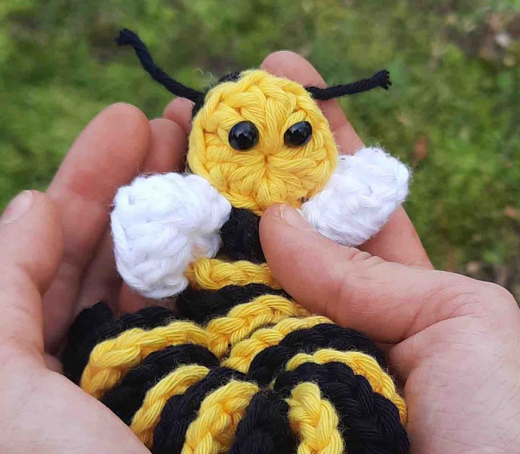Bee worry worm crochet pattern
