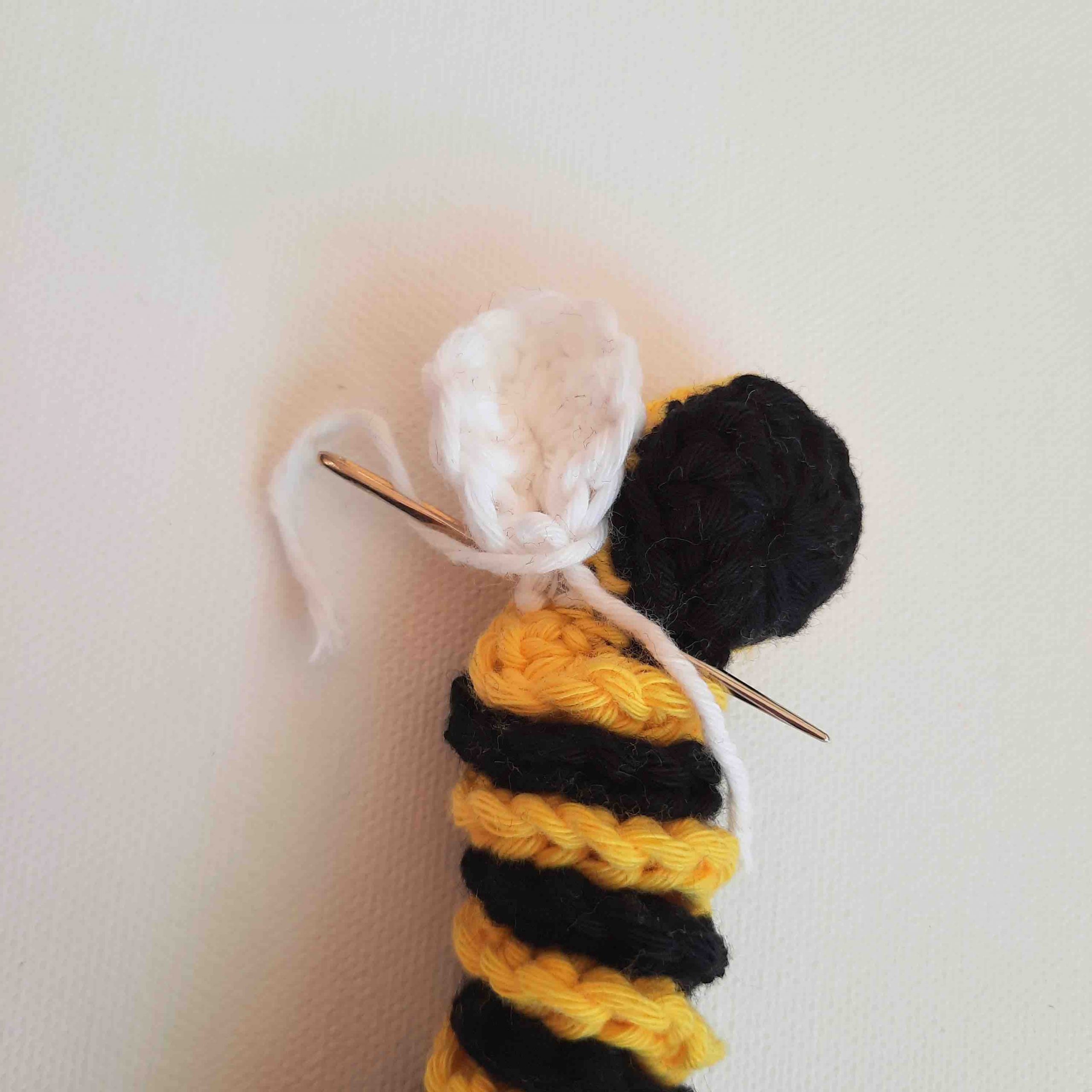 how to crochet a bee step-by-step