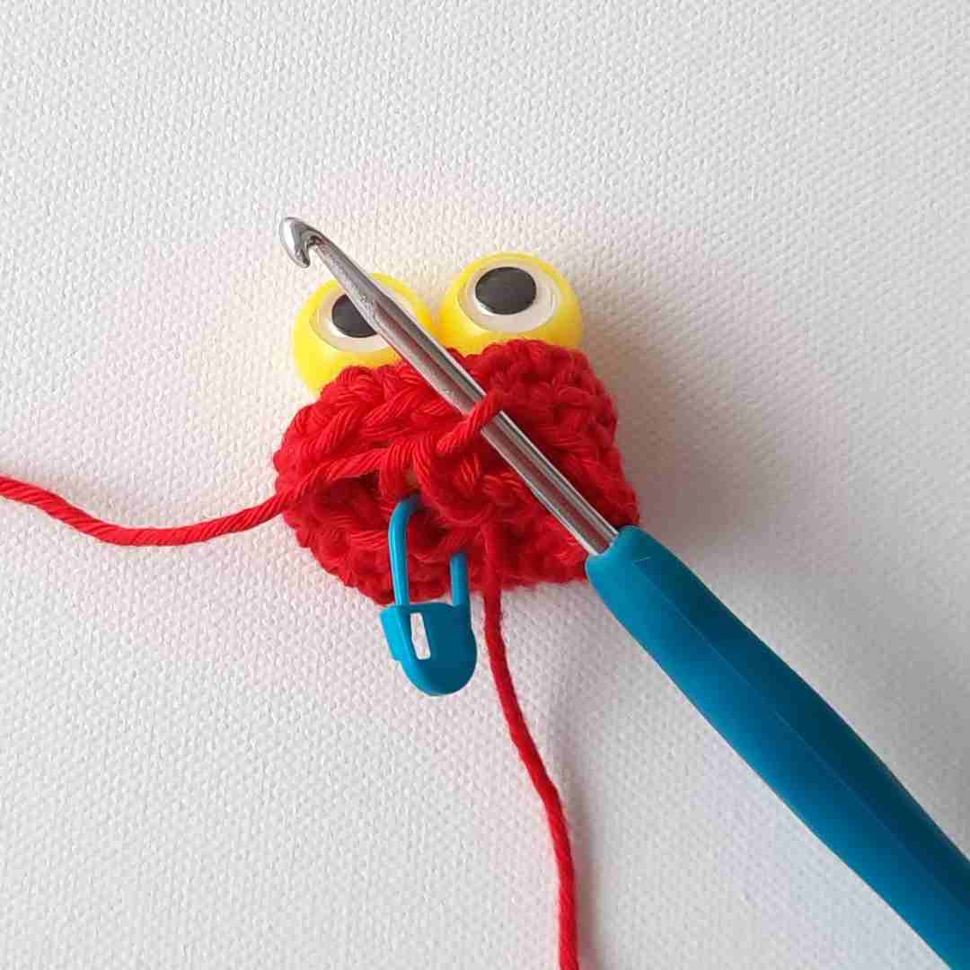 crochet with finger puppet eyes