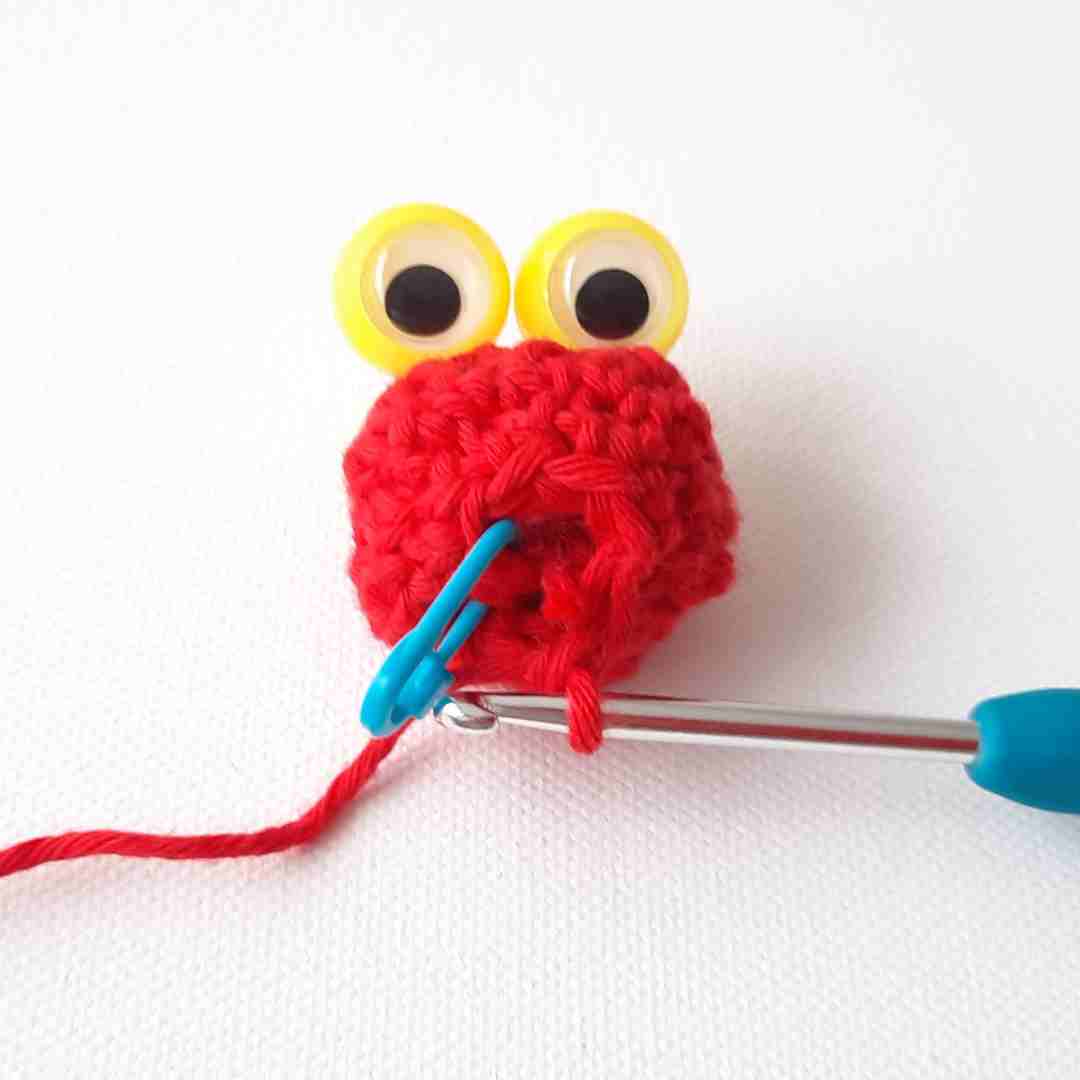 crochet googly eye finger puppets
