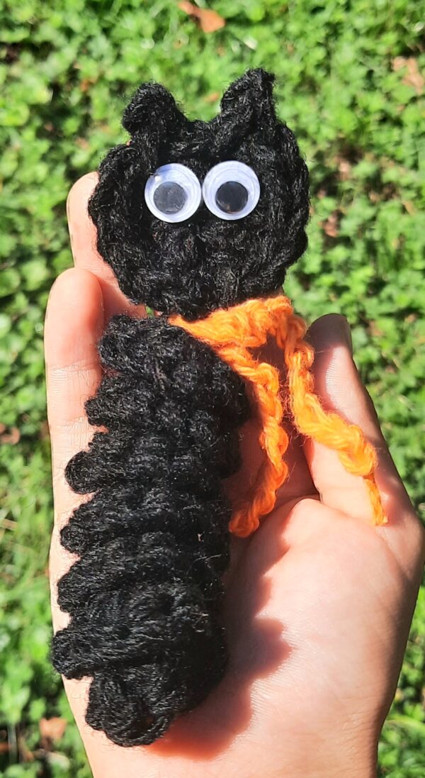 Halloween-worry-worm-crochet-pattern-black-cat