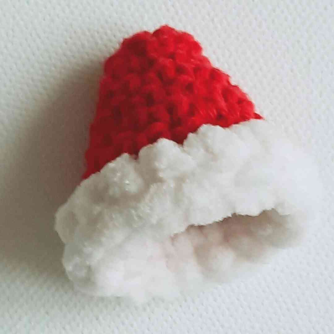 Santa lip balm holder holiday project crochet pattern