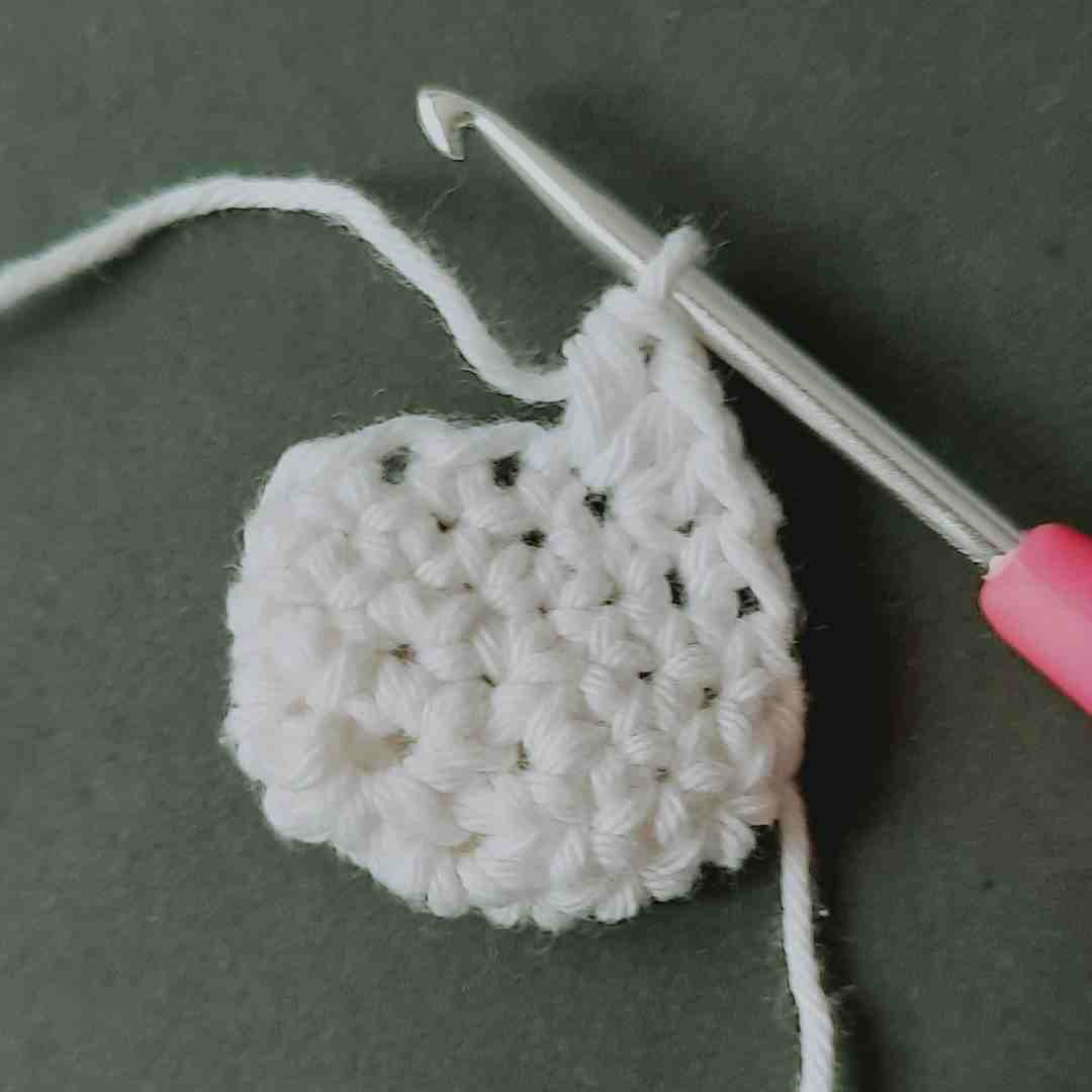 Easy minimalist crochet christmas keychain patterns for beginners