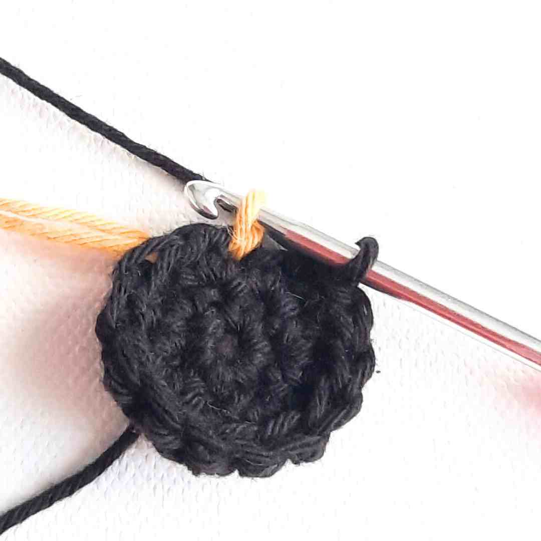how to change colors in a round crochet