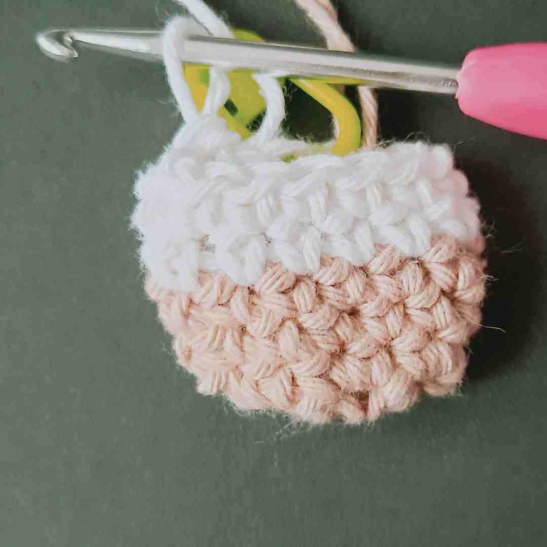 Easy christmas crochet keychain for beginners