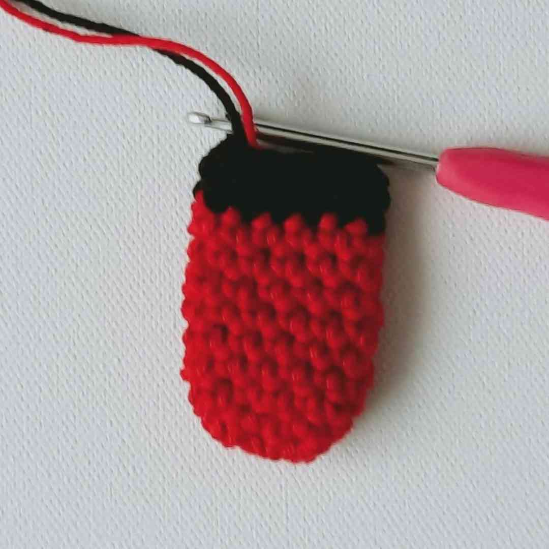 Easy Santa lip balm holder crochet pattern