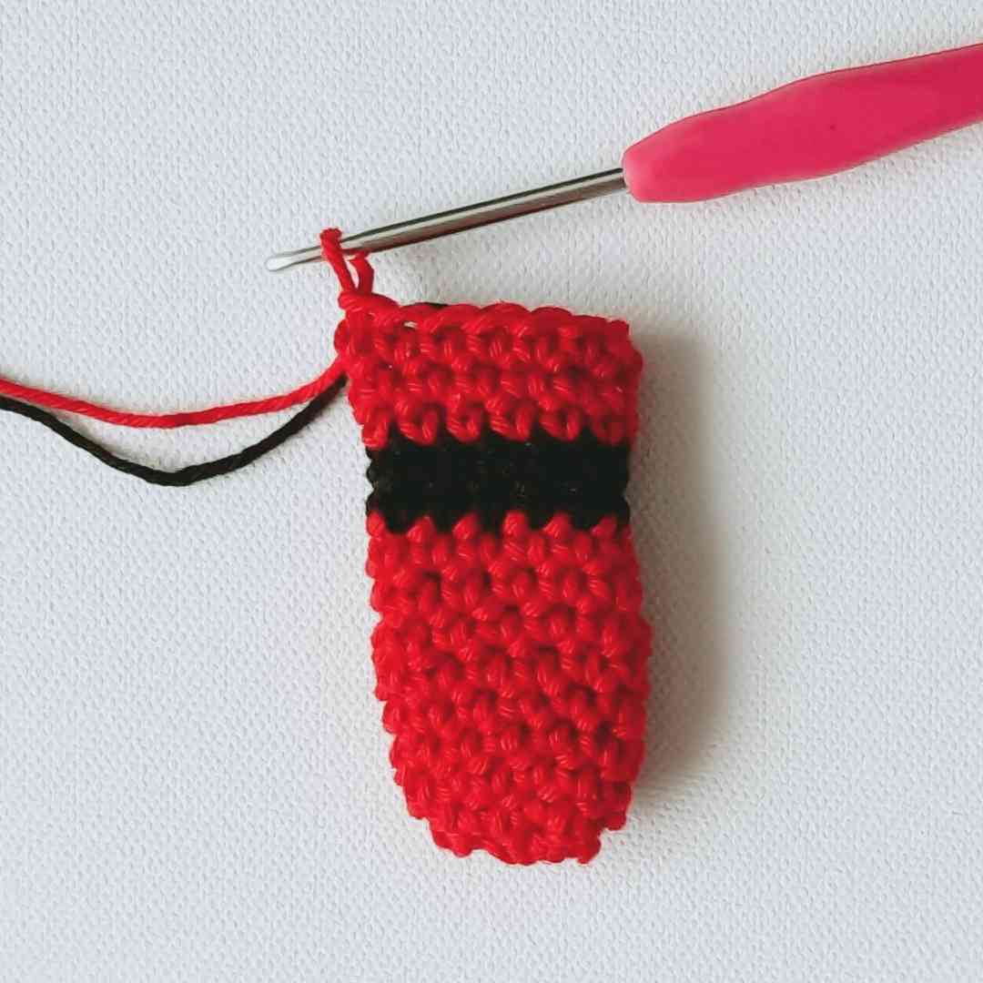 Cute Santa lip balm holder crochet patternjpg