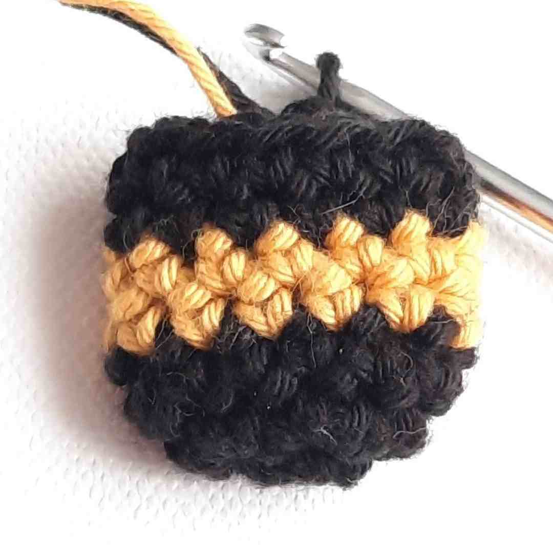 free crochet bee pattern