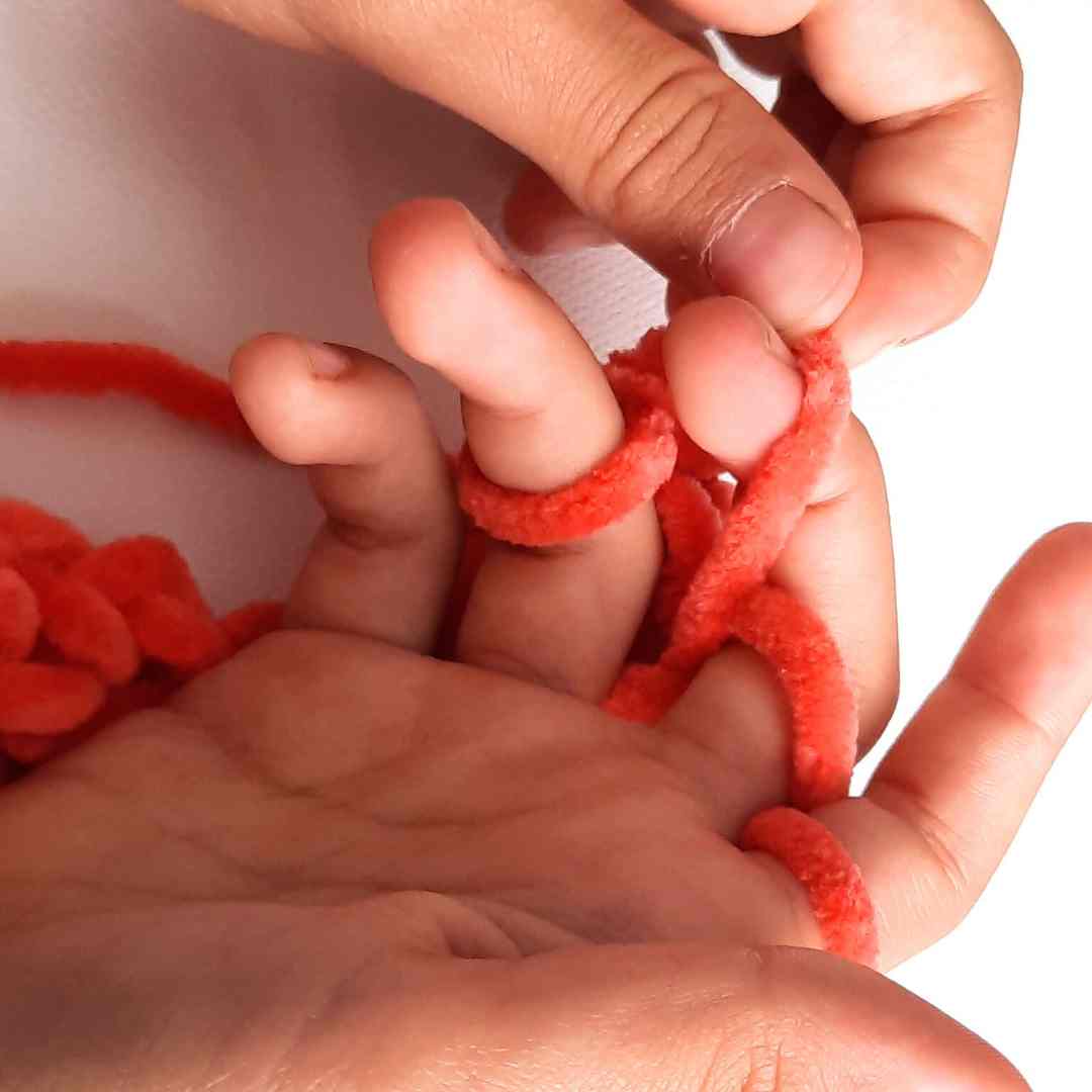kids finger knitting project