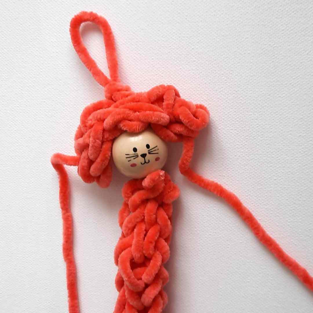 kids finger worry worm with wooden head