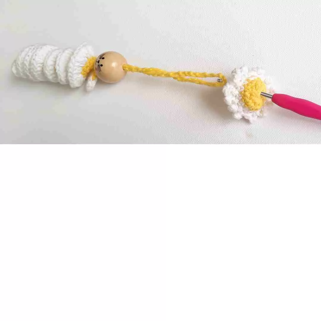24. crochet flower with beadjpg