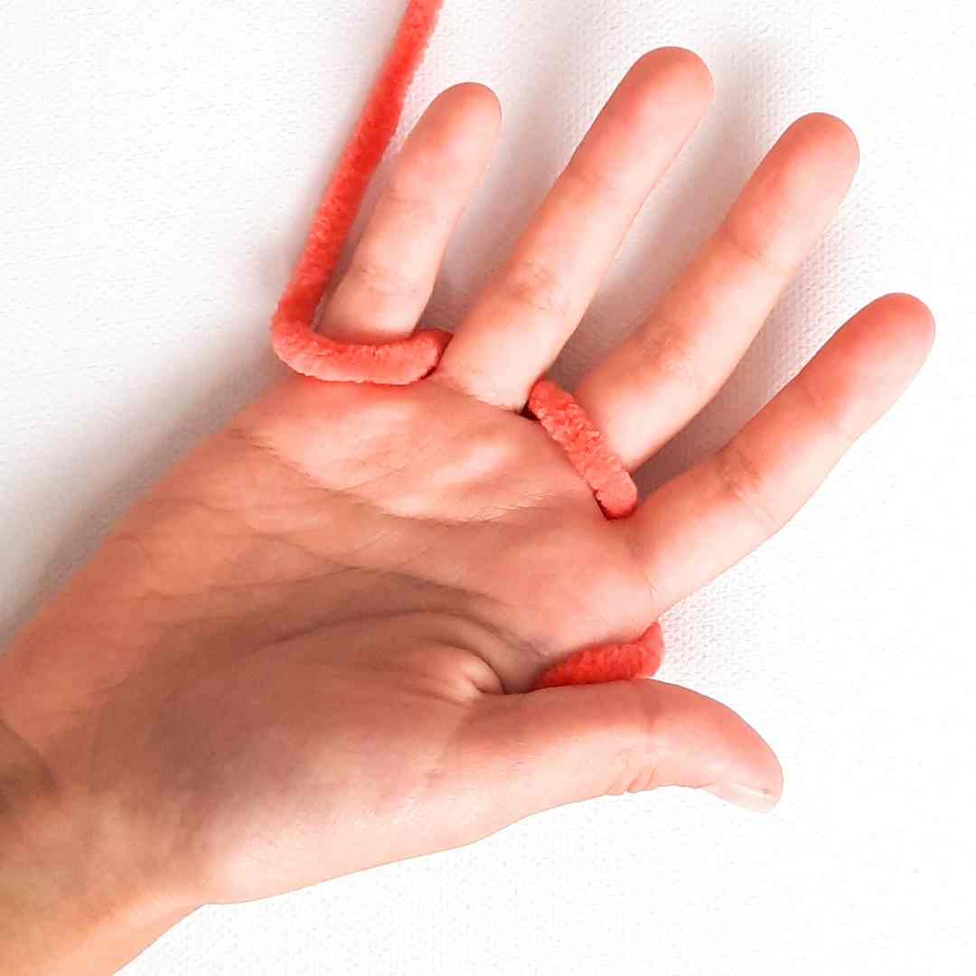 is finger knitting easy
