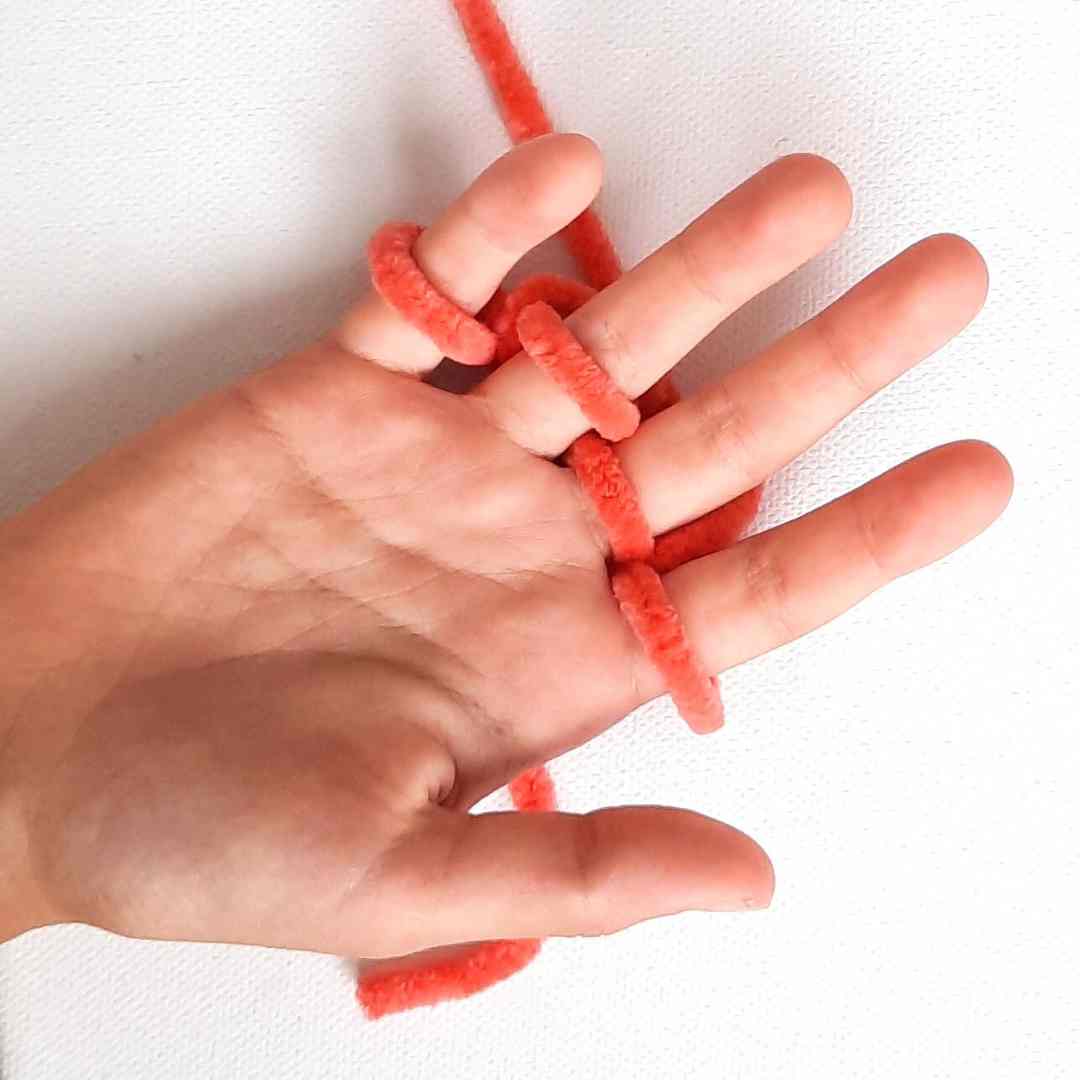 how to do finger knitting for kids