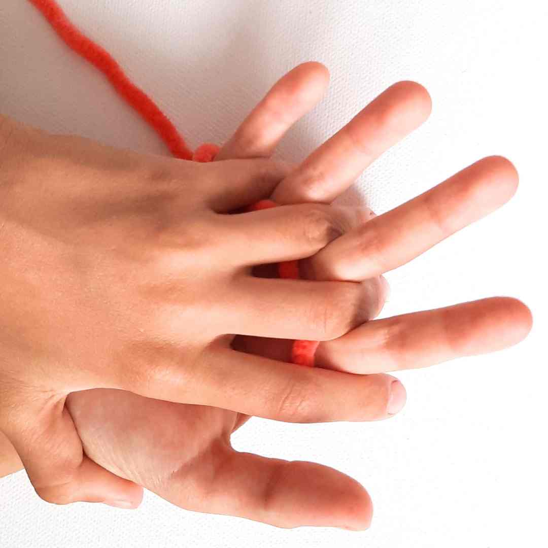 how to do finger knitting with wool