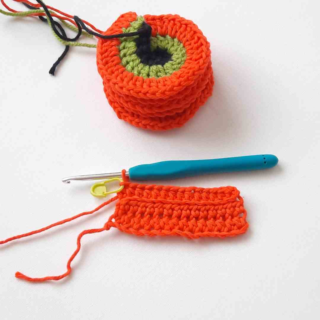 free pumpkin wind spinner crochet pattern