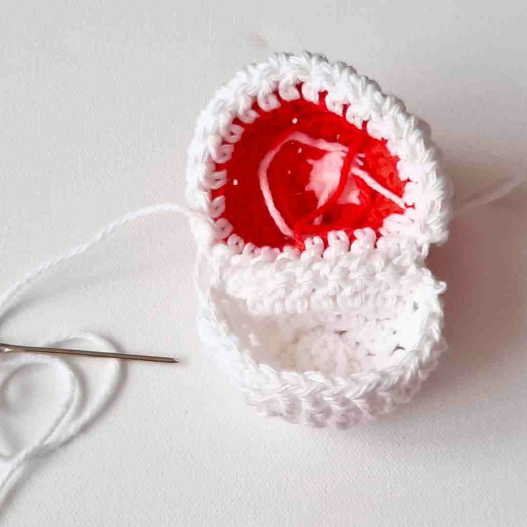 santa bauble crochet pattern