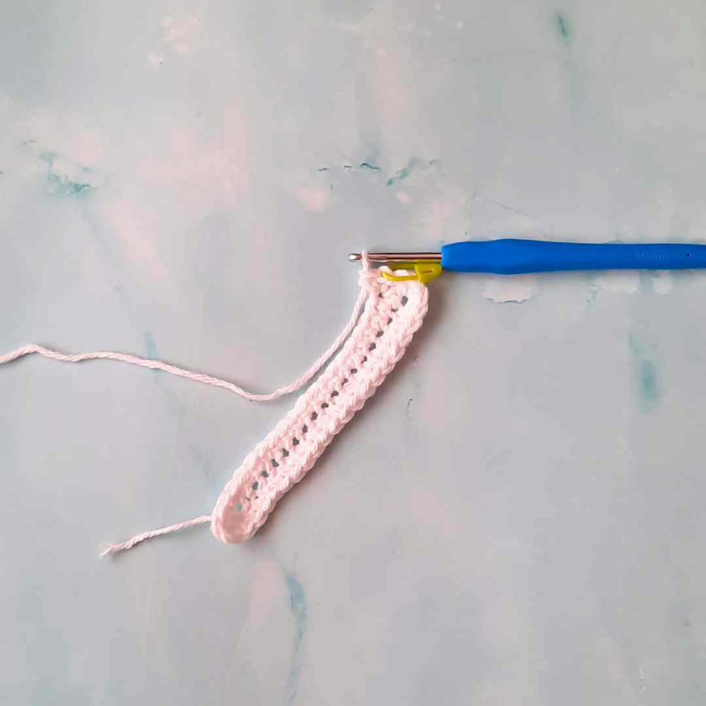 Want a Crochet Bath Mitt That Fits Like a Glove? Try This Beginner ...