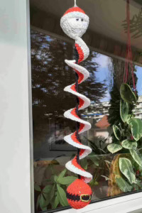 Crochet-Christmas-Wind-Spinner-pattern