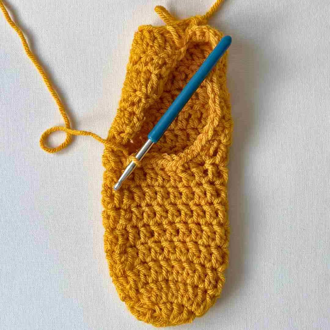 11 easy crochet slippers pattern for beginners
