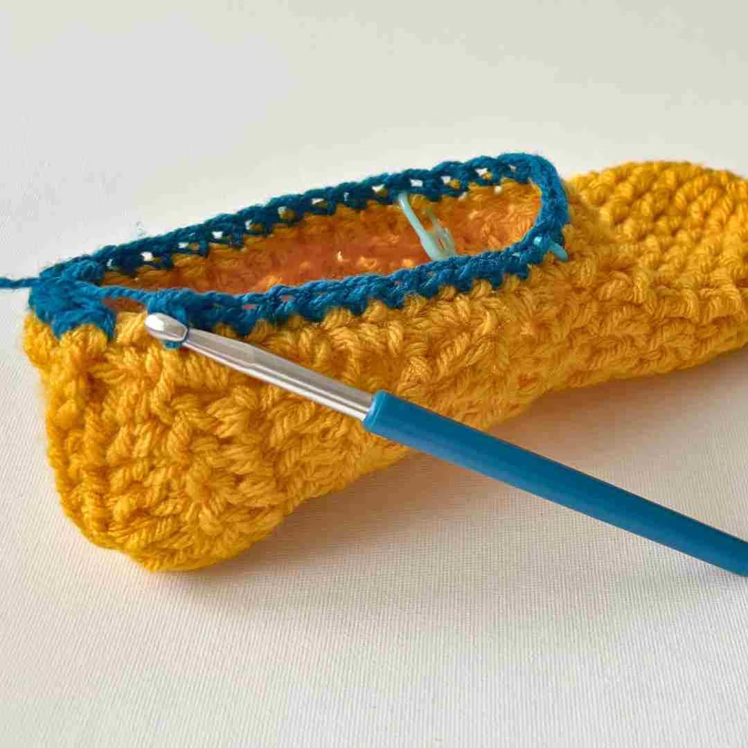 easy crochet slippers free pattern for adults easy crochet slippers free pattern for adults