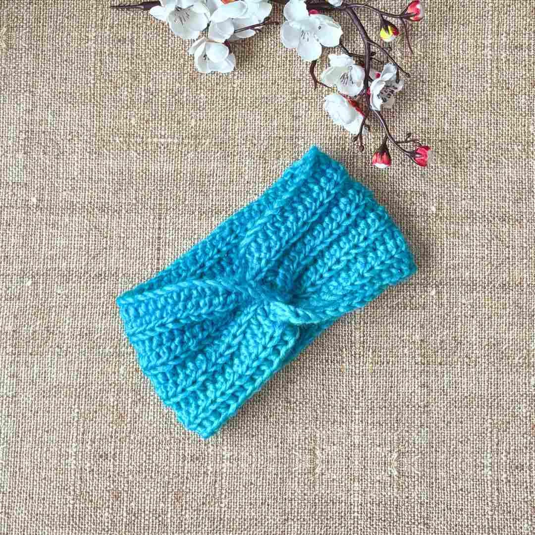 twisted ear warmer crochet pattern easy, easy twisted ear warmer crochet pattern, crochet chunky ear warmer headband