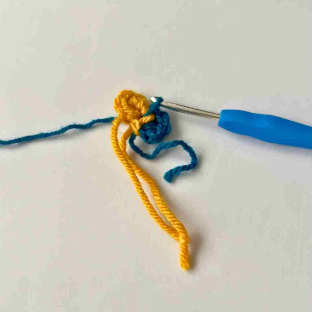 easy crochet flower pattern for beginners (6) easy crochet flower pattern for beginners (6)