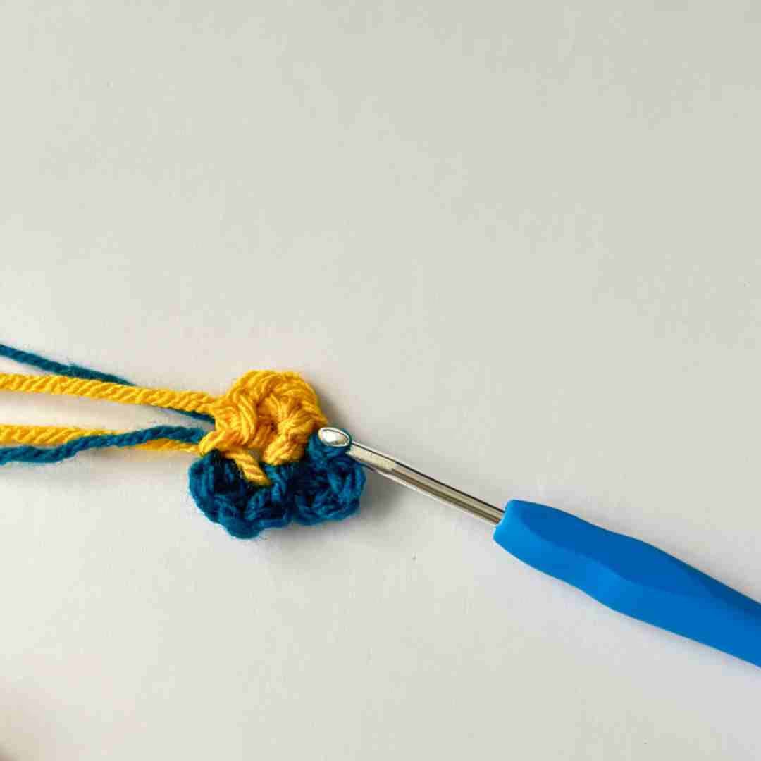 easy crochet flower pattern for beginners (7) easy crochet flower pattern for beginners (6)