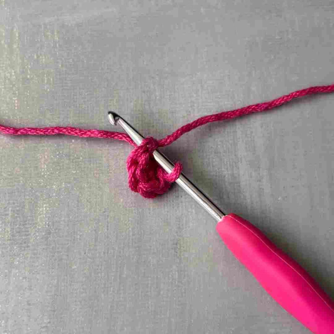 Small flower crochet applique free pattern