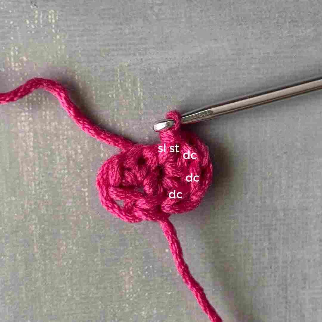 Small flower crochet applique free pattern