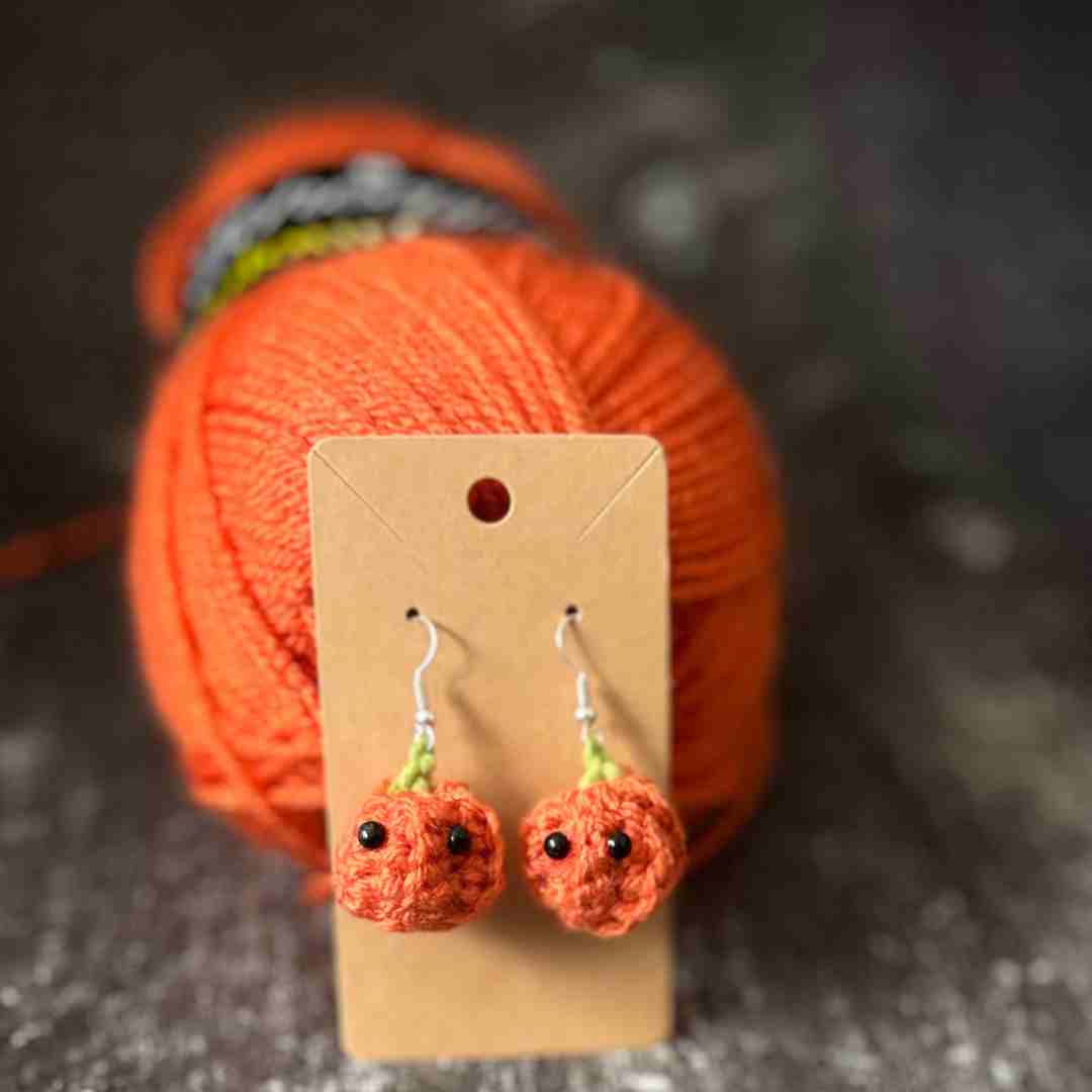 Easy crochet pumpkin earrings pattern for beginners (6)