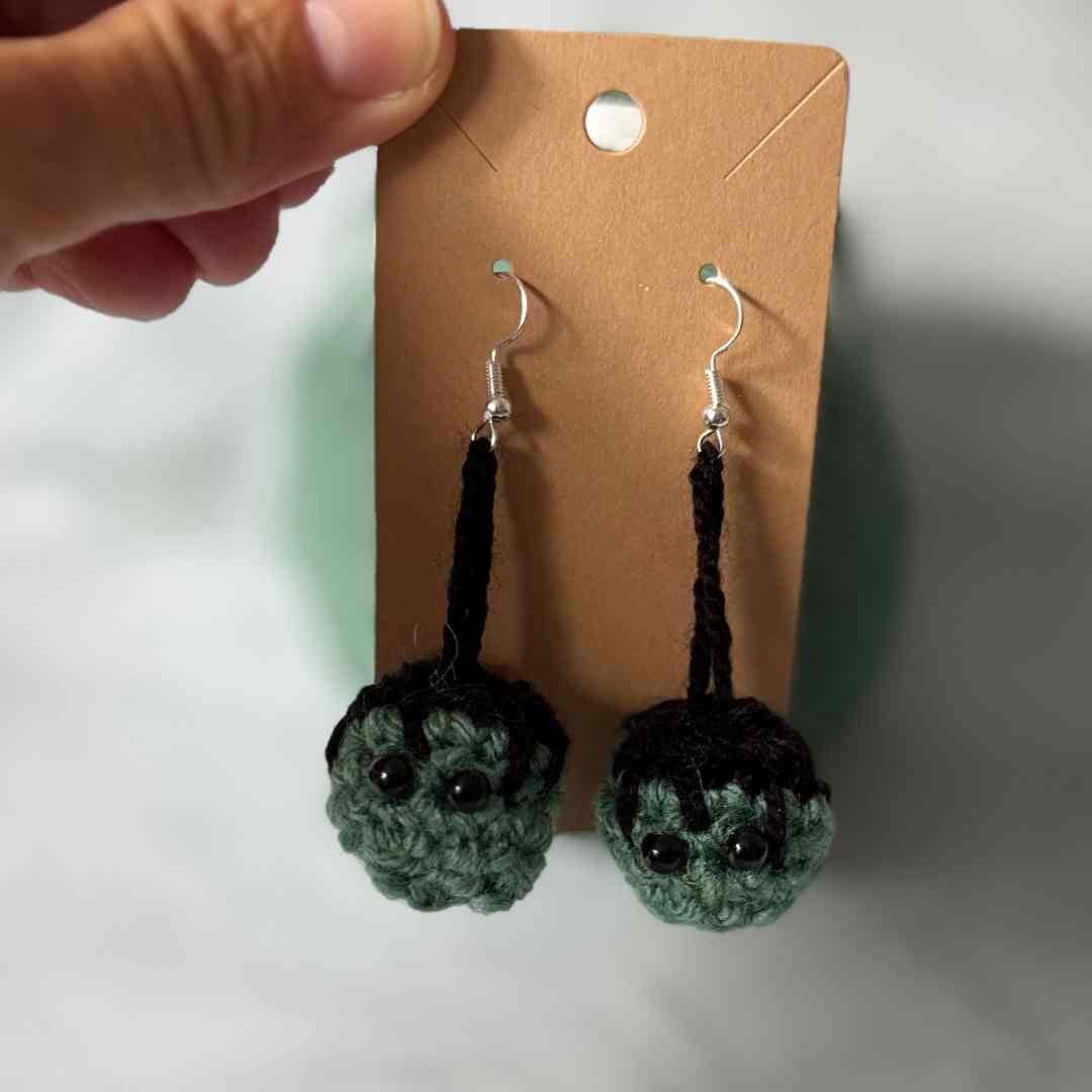 Fast and simple Frankenstein earrings crochet project (2)