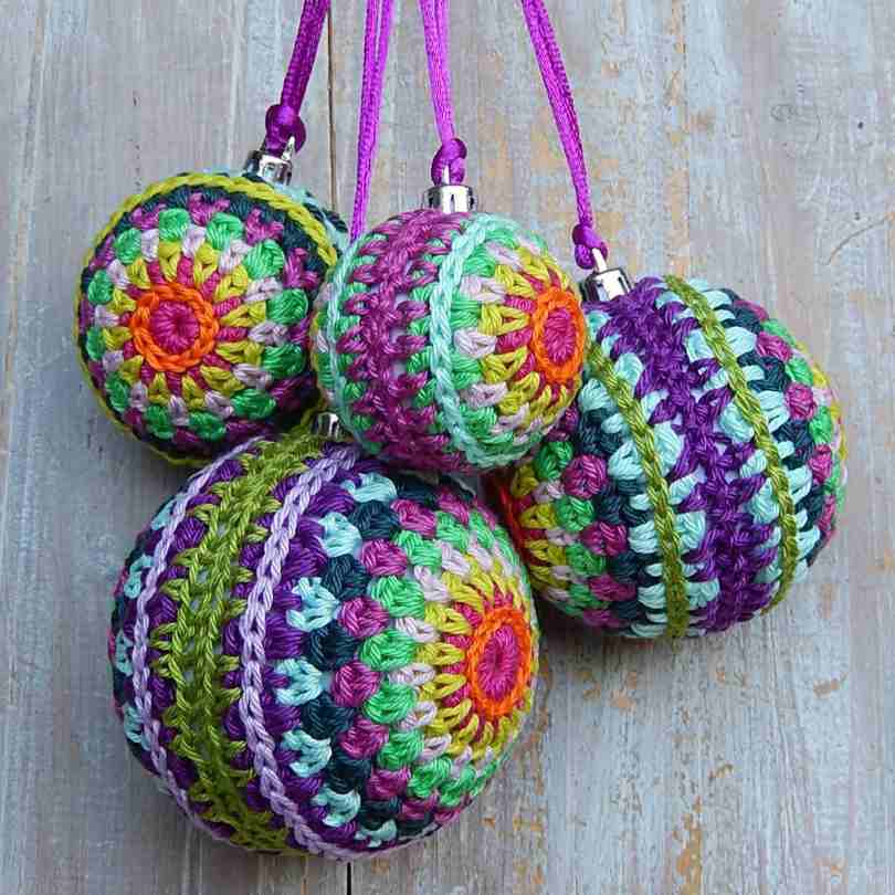 Christmasball (Crochet Pattern in 5 Sizes) by ATERGcrochet
