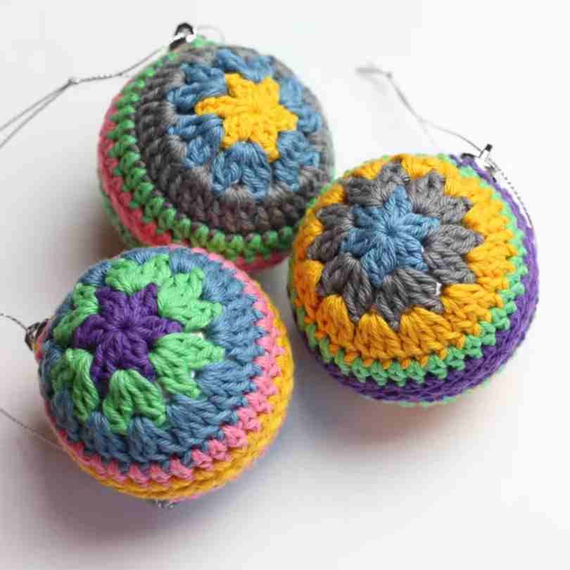 Crochet Bauble Pattern & Tutorial by Zeens and Roger