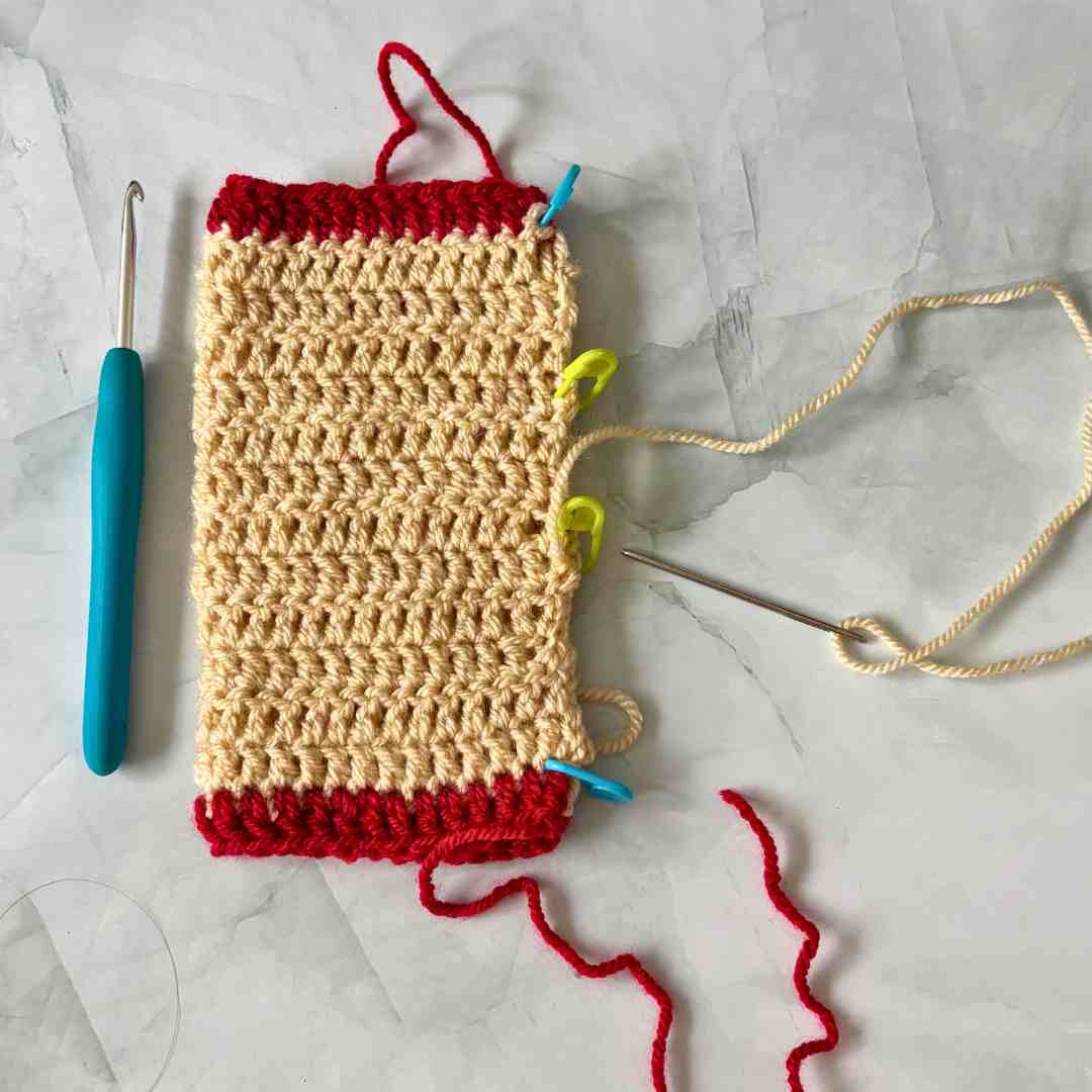 Easy Christmas Hand Warmers Crochet Pattern for Beginners 