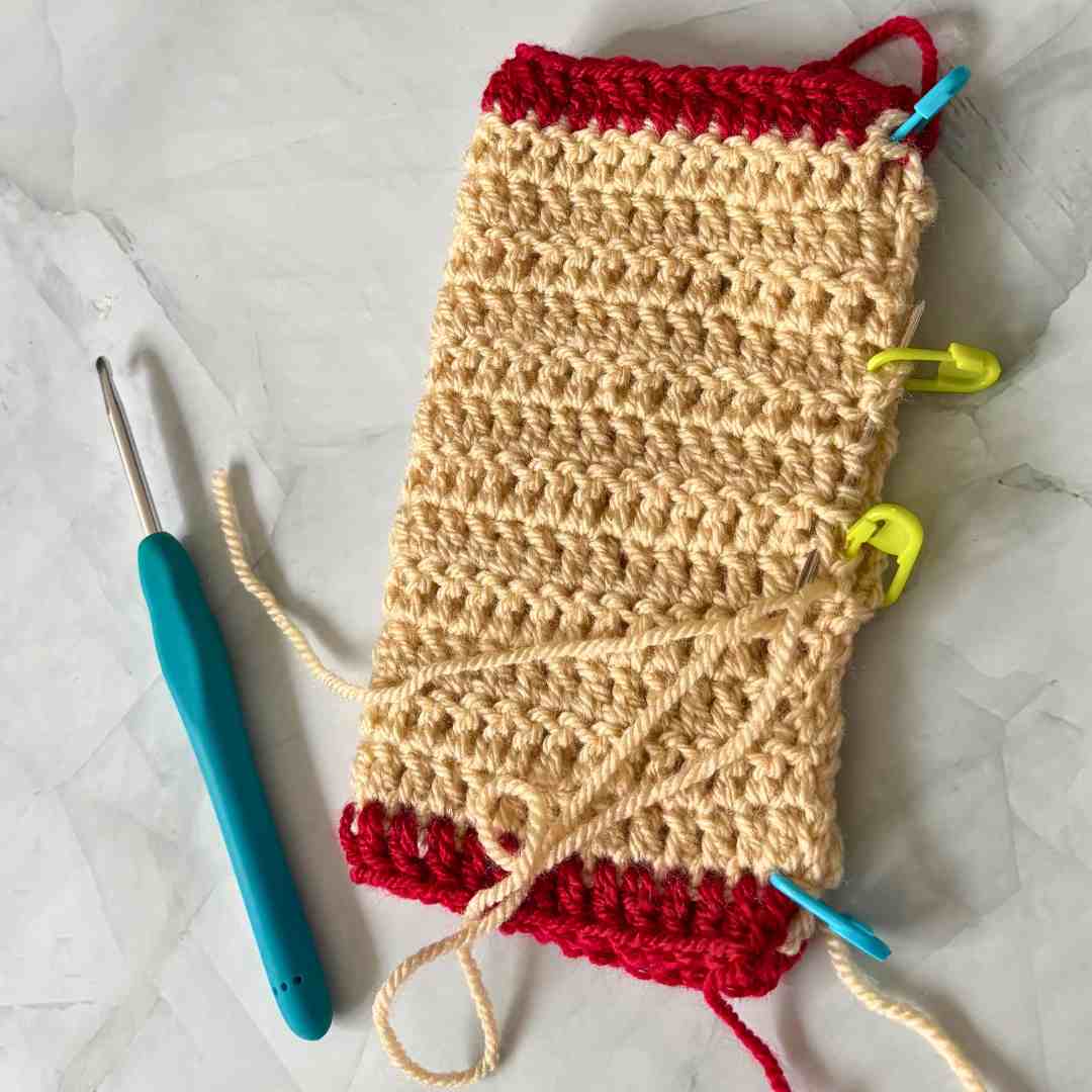 Easy Christmas Hand Warmers Crochet Pattern for Beginners 