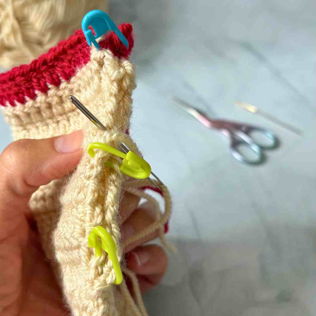 Easy Christmas Hand Warmers Crochet Pattern for Beginners 