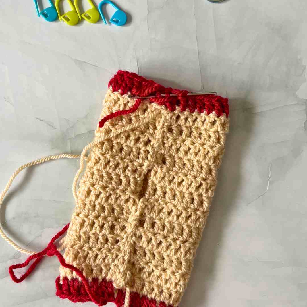 Easy Christmas Hand Warmers Crochet Pattern for Beginners 