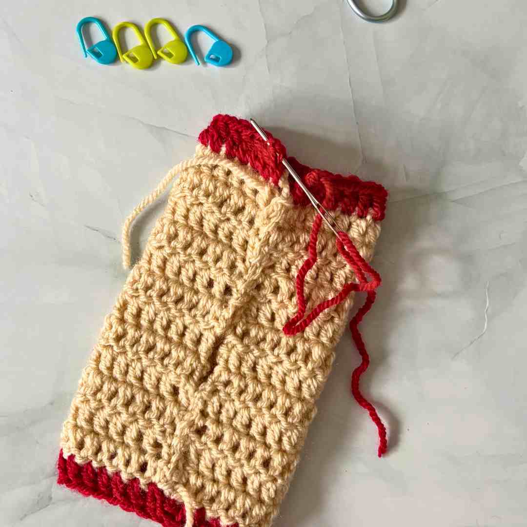 Easy Christmas Hand Warmers Crochet Pattern for Beginners 